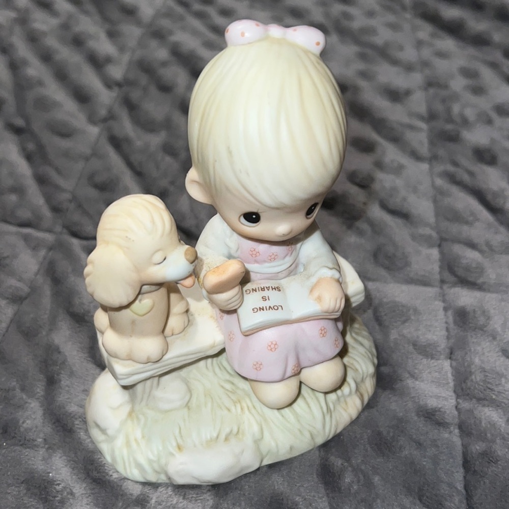 Vintage 1979 Jonathan & David figurine “Loving is Sharing” imperfections see pic